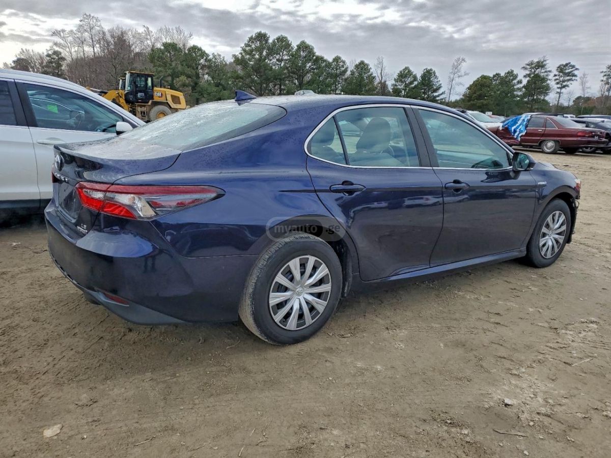 Toyota Camry 2021 — photo 2