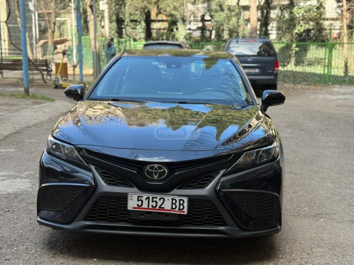 Toyota Camry 2021 — photo 2