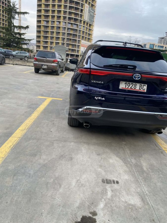 Toyota Venza 2022 — photo 2