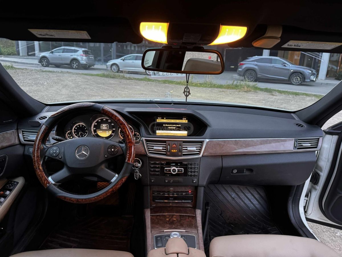 Mercedes-Benz E 350 2011 — photo 2