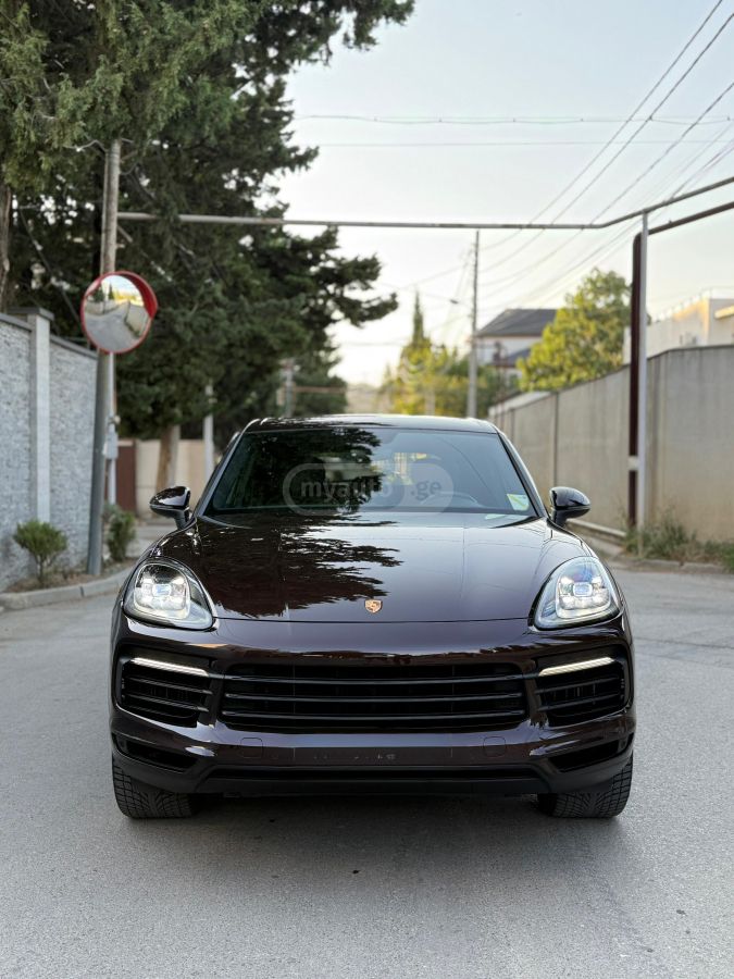 Porsche Cayenne 2019 — photo 2