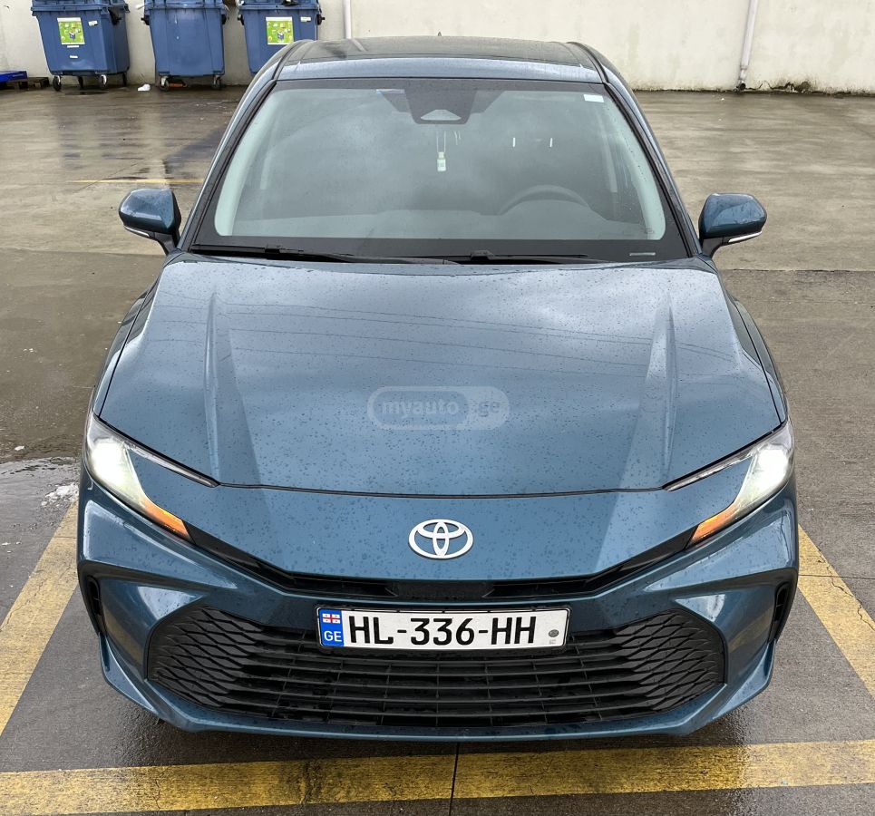Toyota Camry 2025 — photo 2