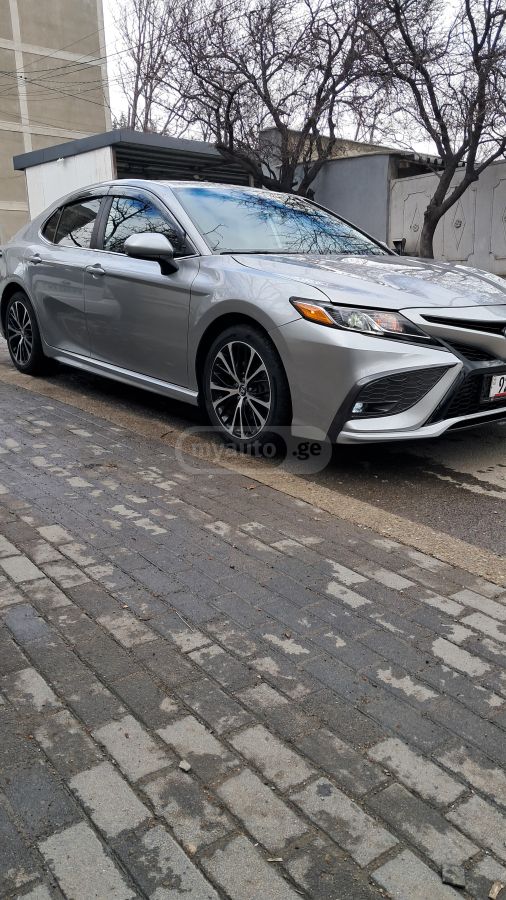 Toyota Camry 2018 — photo 2