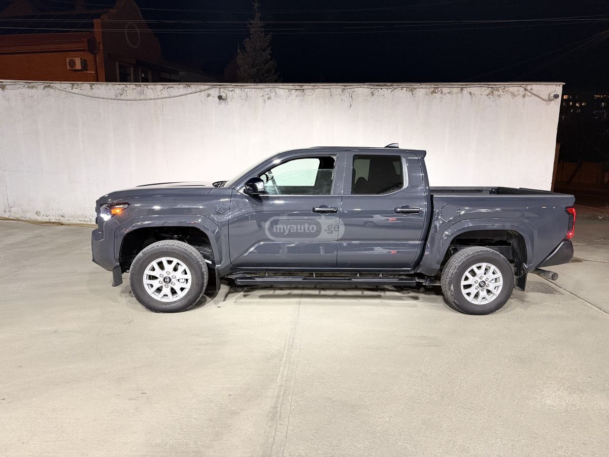 Toyota Tacoma 2024 — photo 2