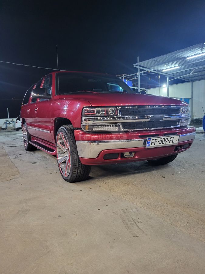 Chevrolet Suburban 2002 — photo 2