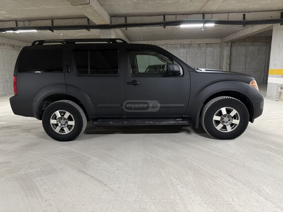 Nissan Pathfinder 2006 — photo 2