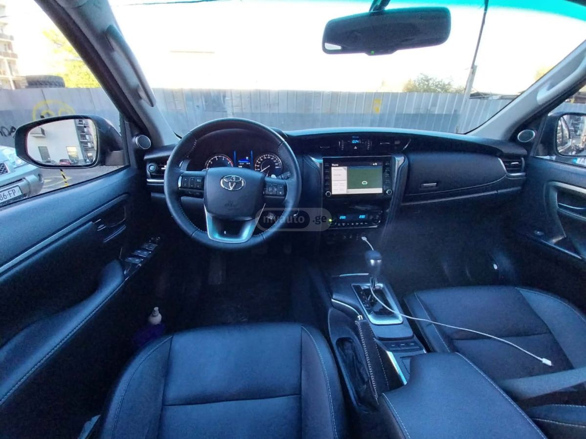 Toyota Fortuner 2022 — photo 2