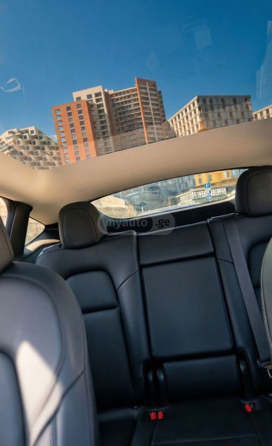 Tesla Model Y 2020 — photo 2