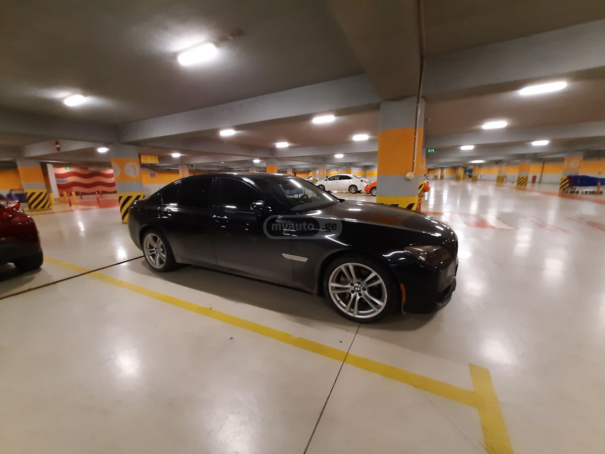 BMW 740 2013 — photo 2