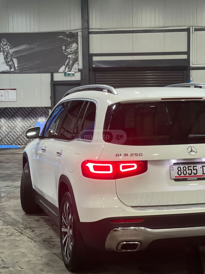 Mercedes-Benz GLB 250 2022 — photo 2
