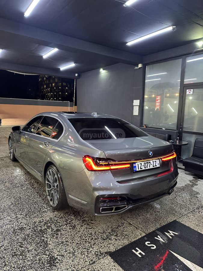 BMW 740 2018 — photo 2
