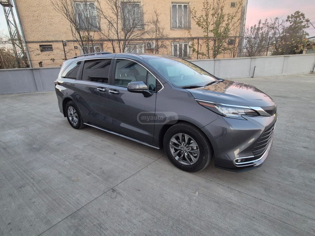 Toyota Sienna 2025 — photo 2