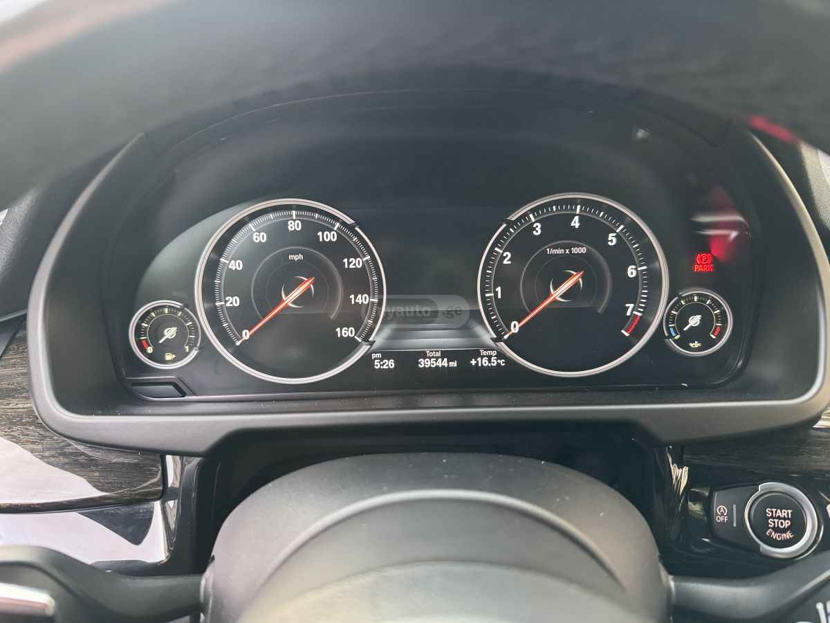 BMW X5 2017 — photo 2