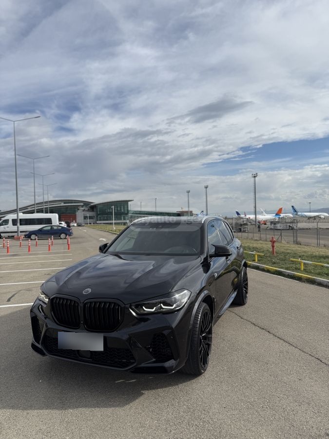 BMW X5 M 2023 — photo 2