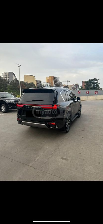 Lexus LX 500 2025 — photo 2