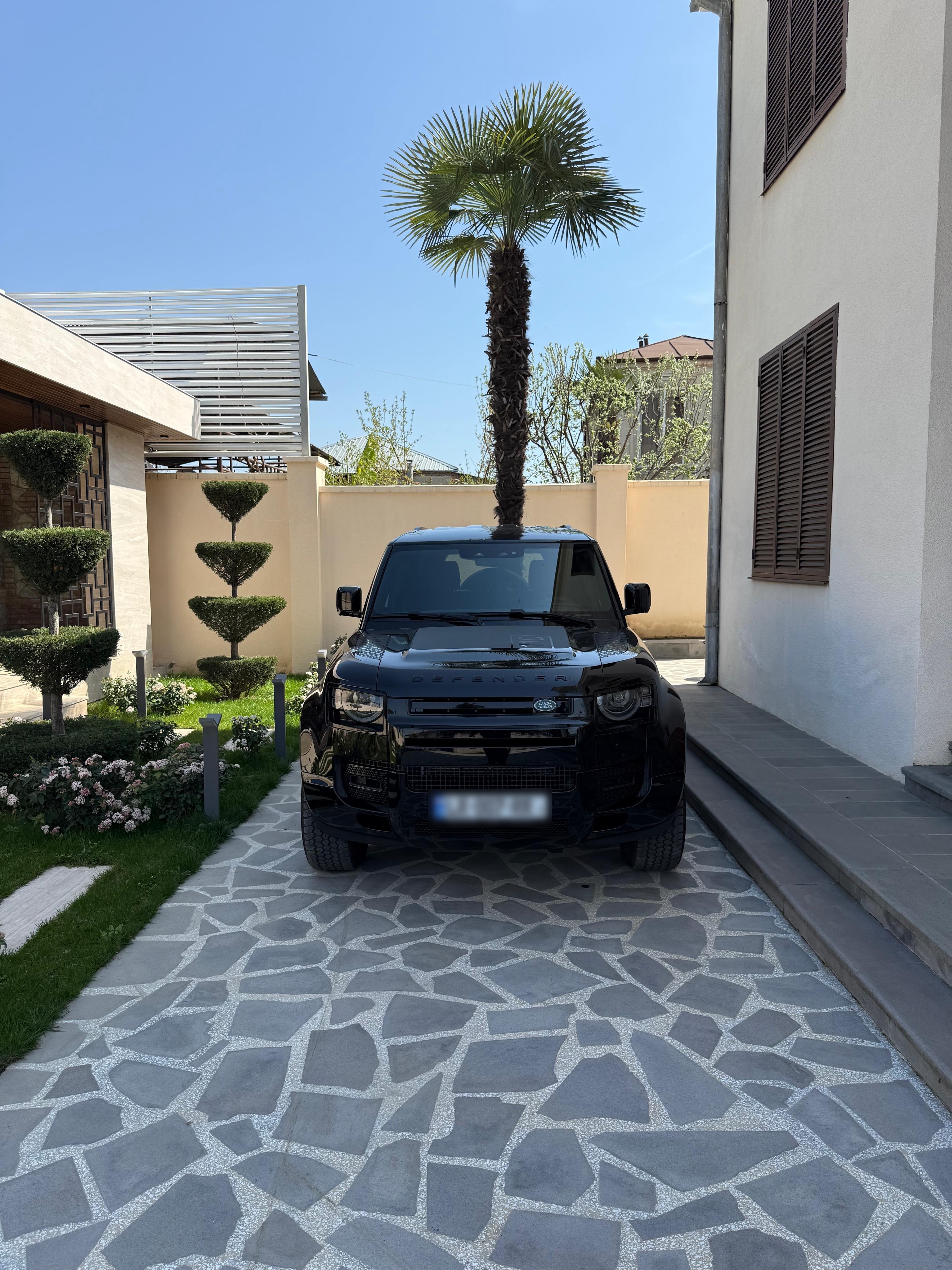 Land Rover Defender 110 2025 — photo 2