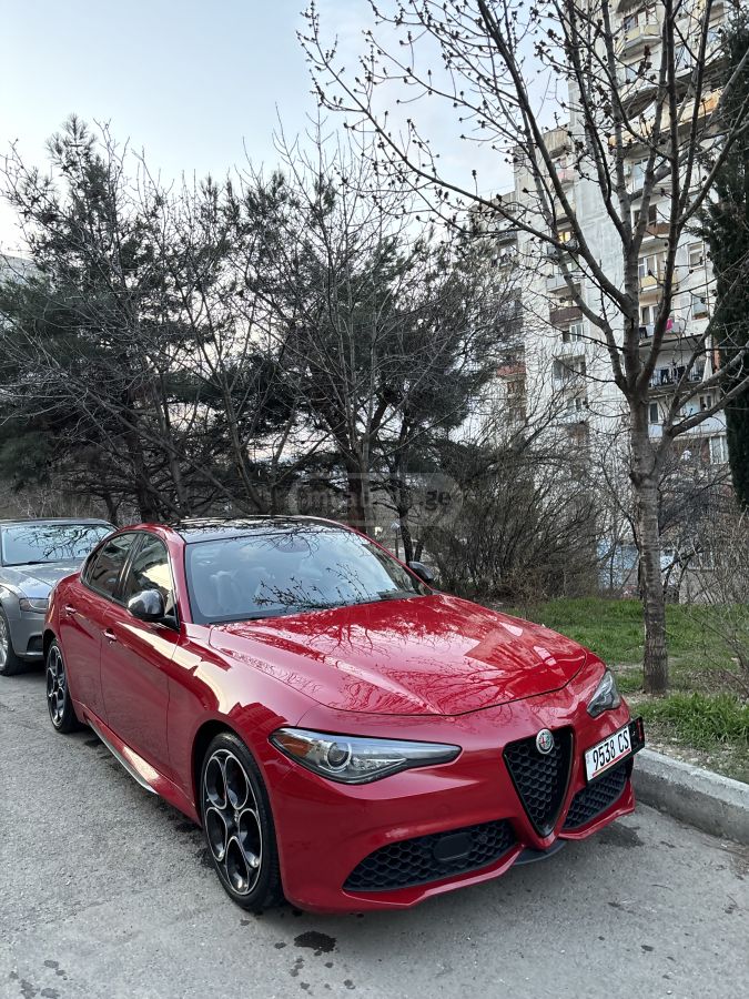 Alfa Romeo Giulia 2021 — photo 2