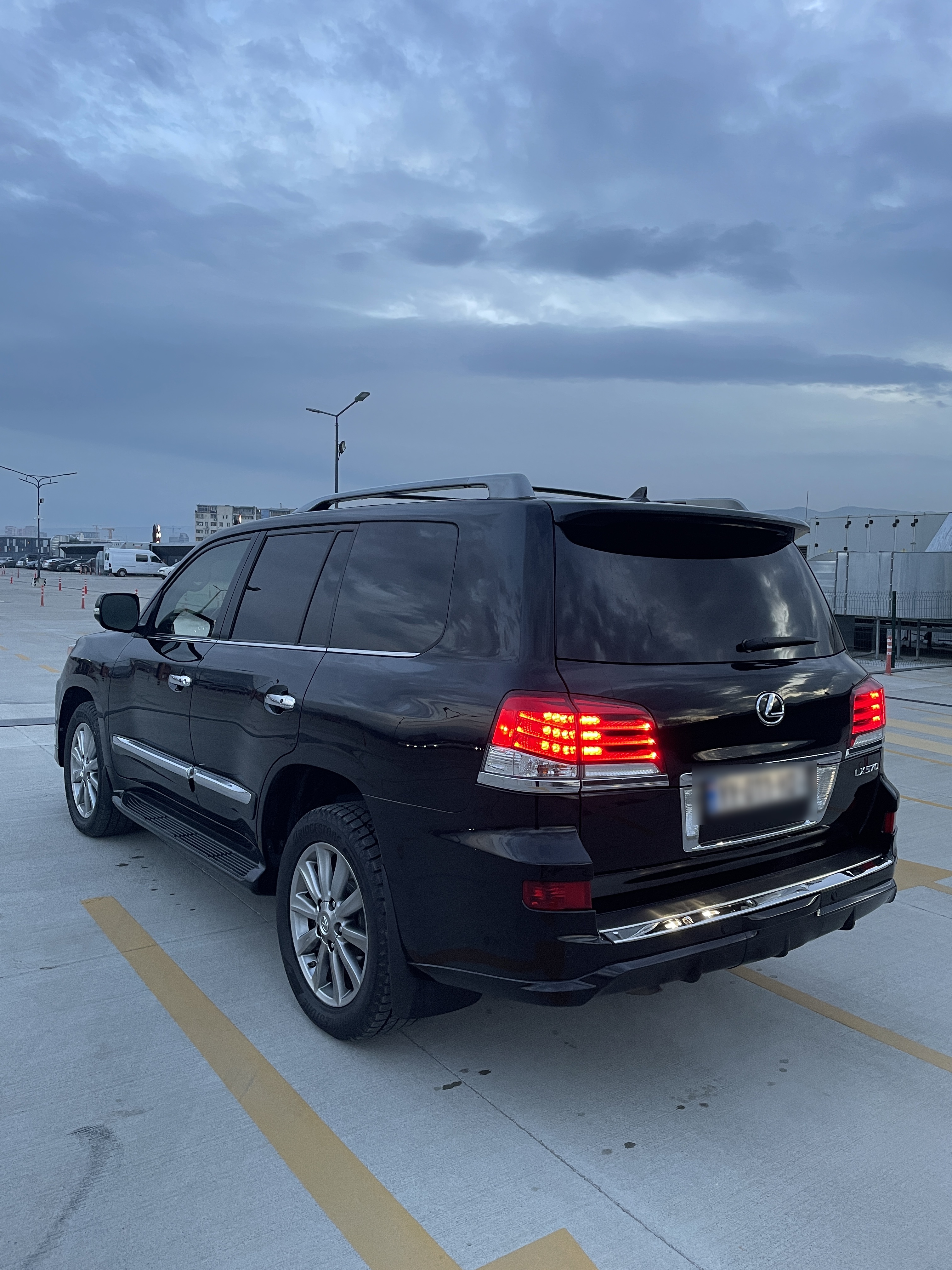 Lexus LX 570 2012 — photo 2