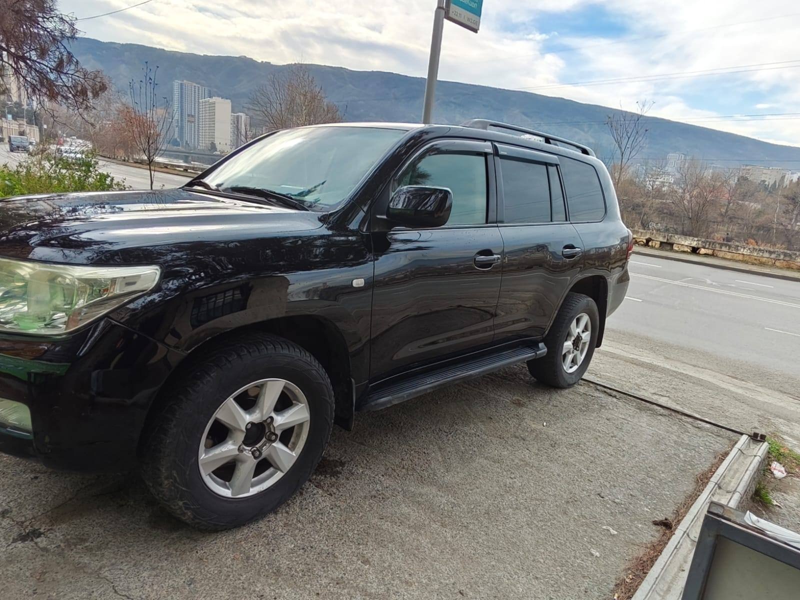 Toyota Land Cruiser 2010 — photo 2