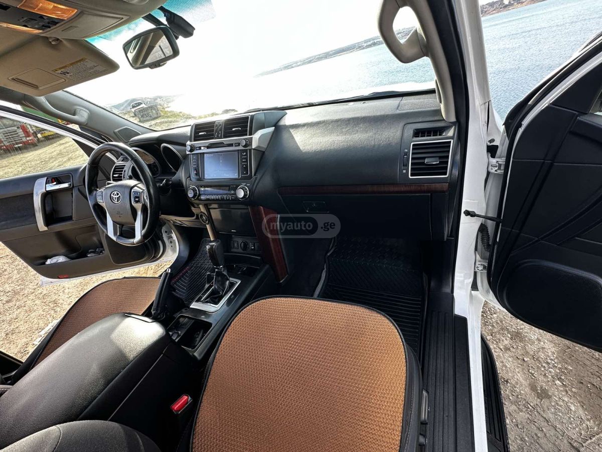 Toyota Land Cruiser Prado 2013 — photo 2