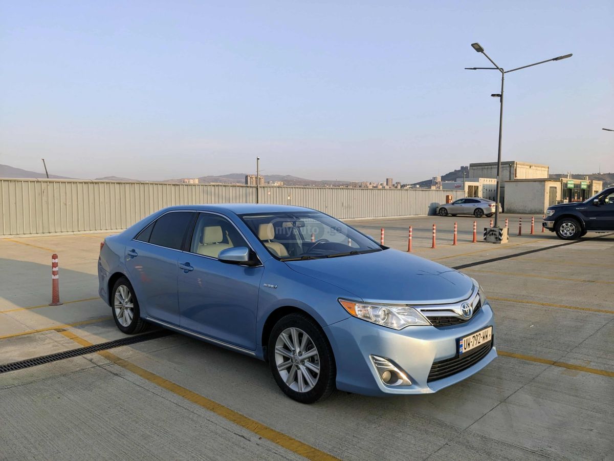 Toyota Camry 2013 — photo 2