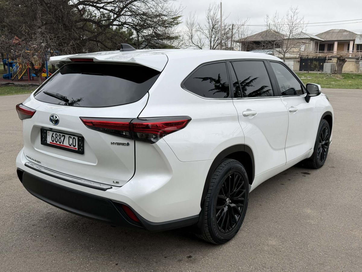 Toyota Highlander 2023 — photo 2