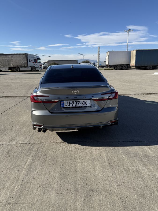 Toyota Camry 2024 — photo 2