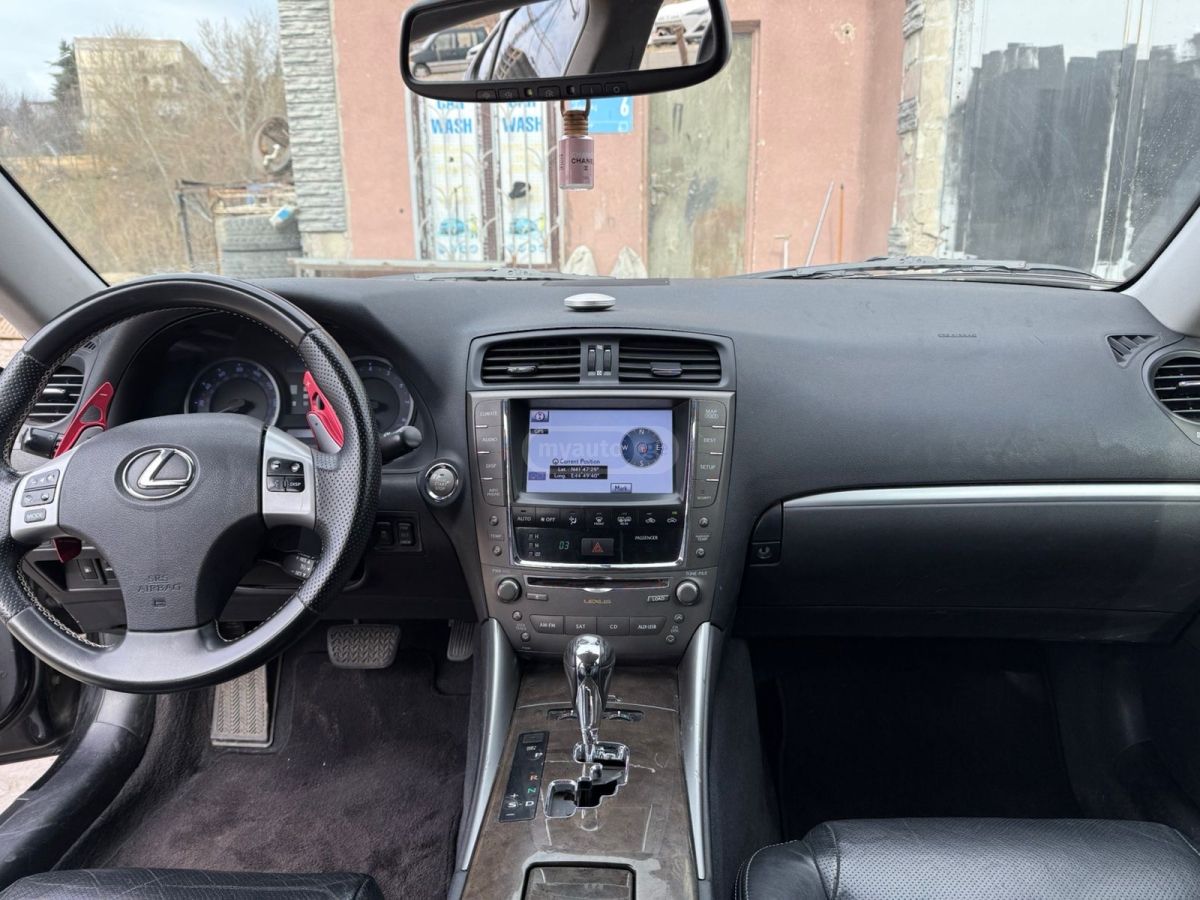 Lexus IS 250 2011 — photo 2