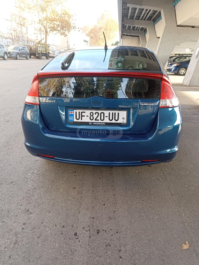 Toyota Prius 2011 — photo 2