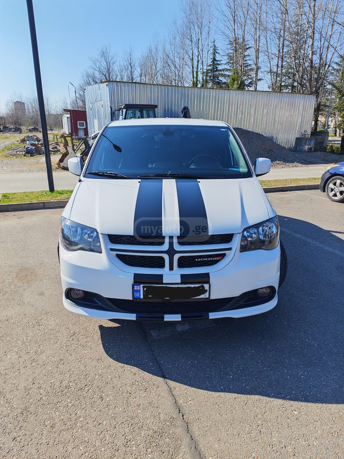 Dodge Caravan 2019 — photo 2