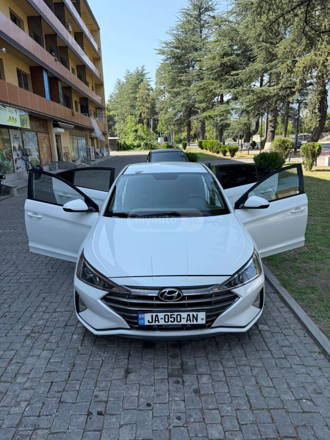 Hyundai Elantra 2019 — photo 2