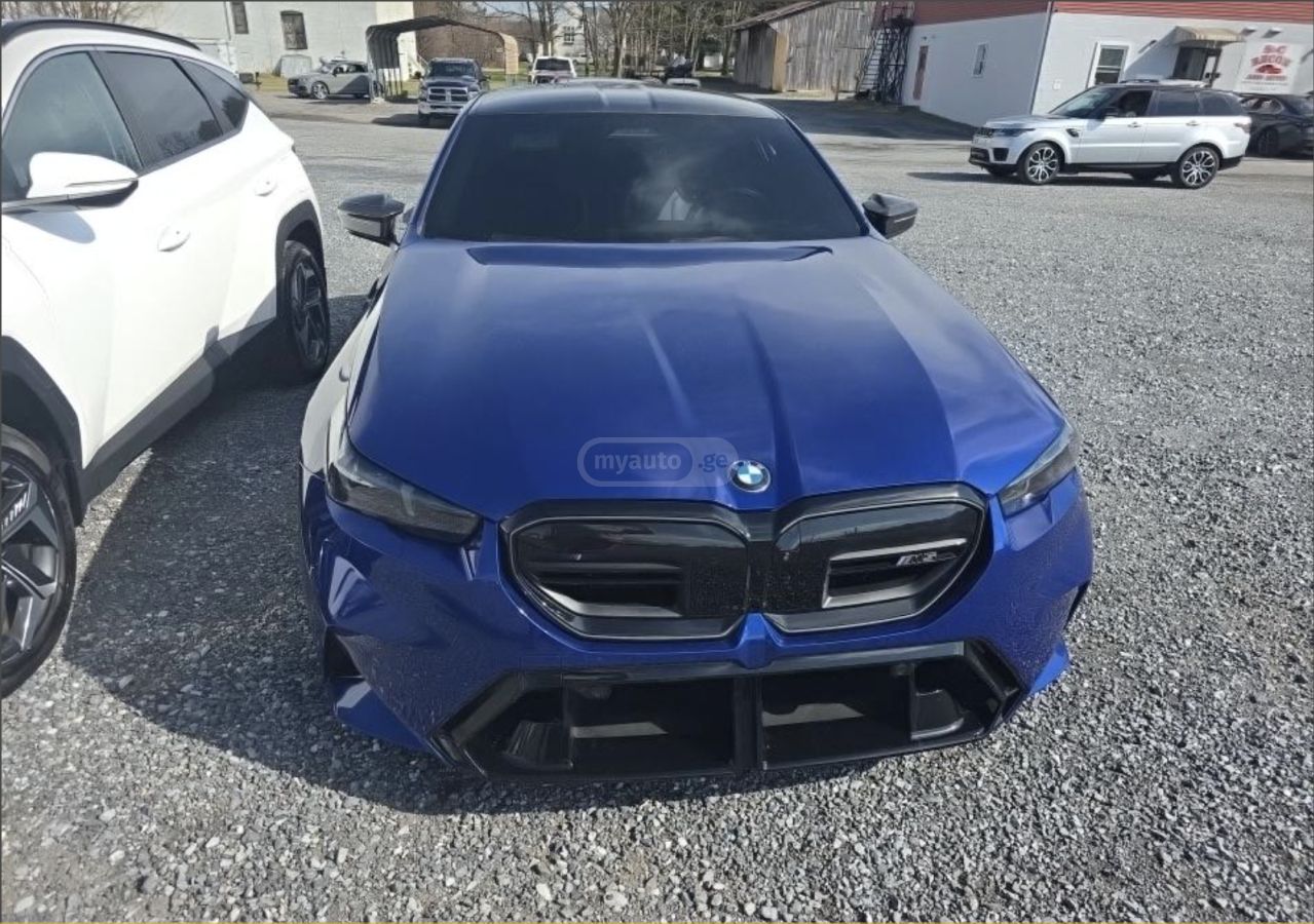 BMW M5 2024 — photo 2