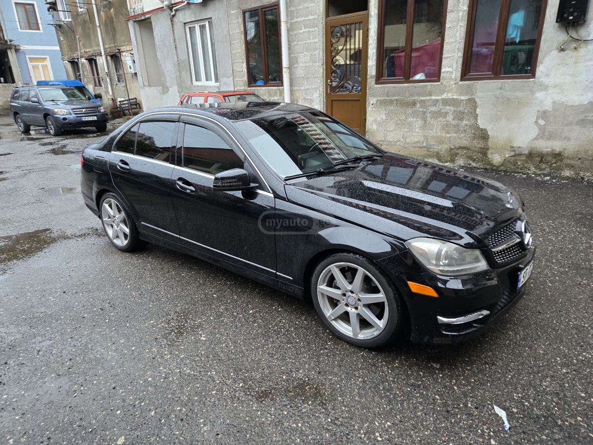 Mercedes-Benz C 350 2012 — photo 2