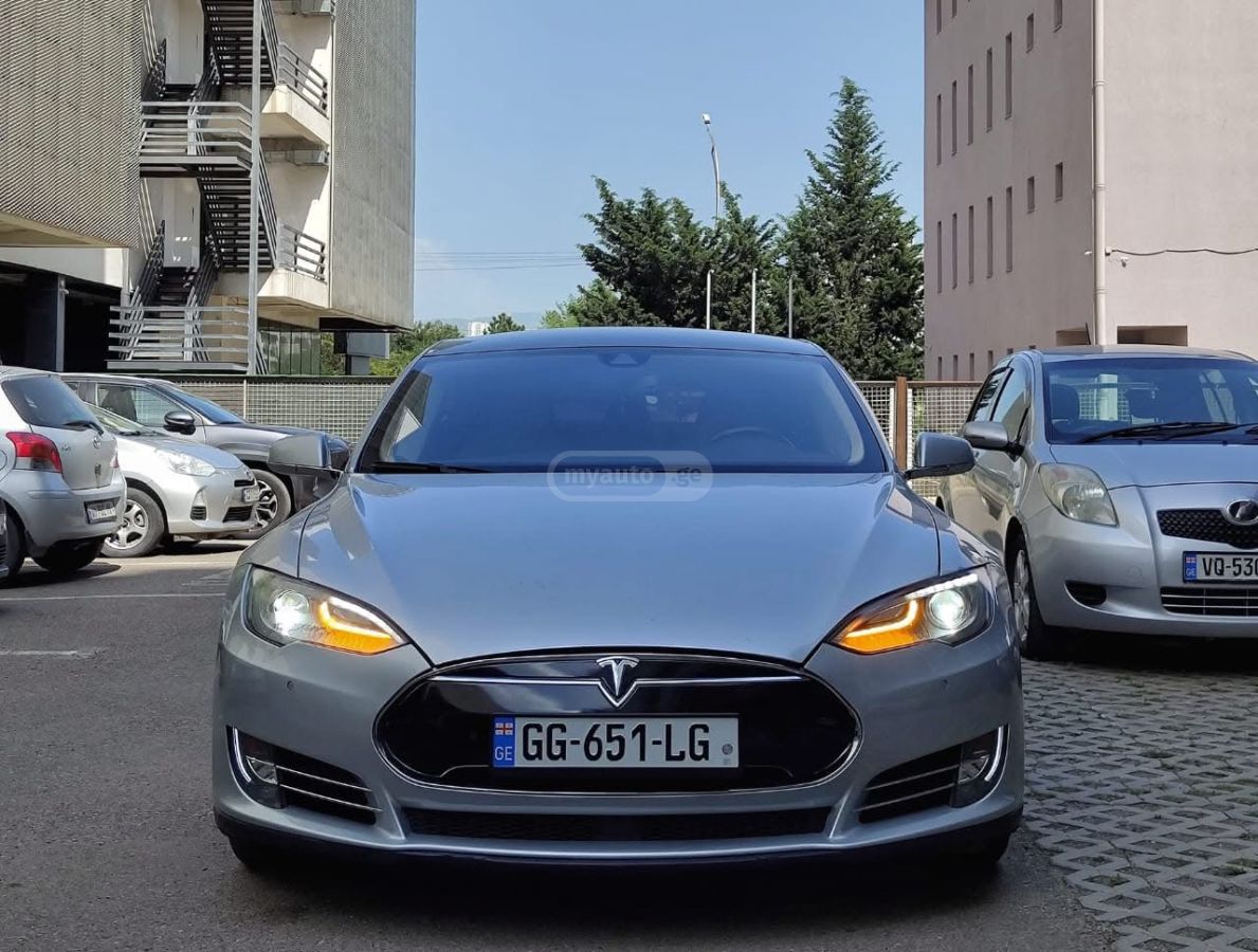 Tesla Model S 2017 — photo 2
