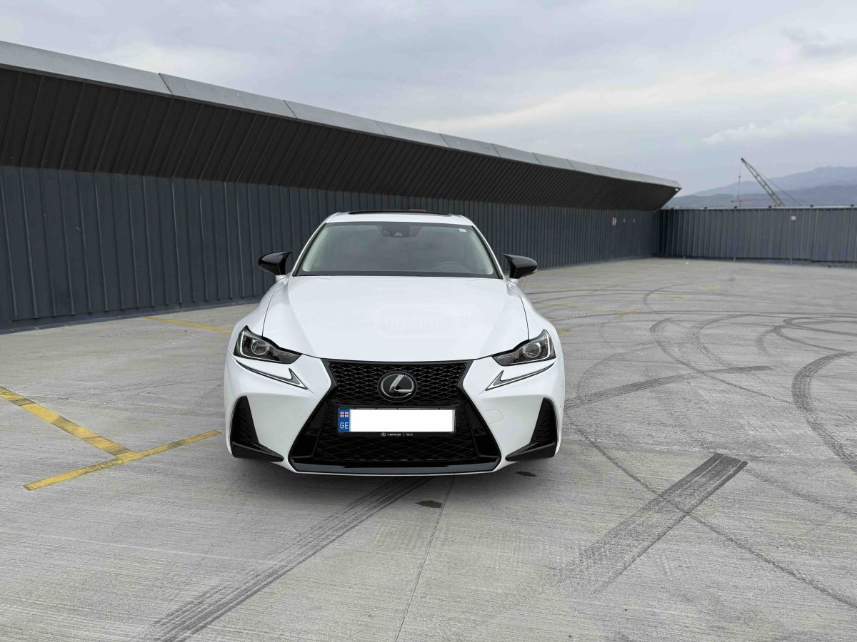 Lexus IS 300 2020 — photo 2