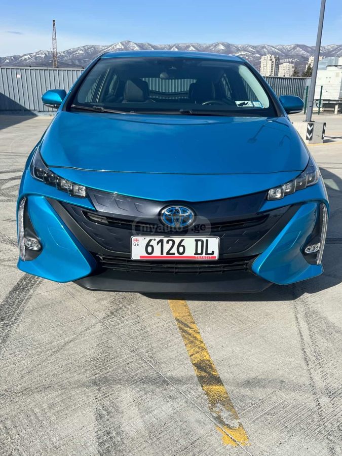 Toyota Prius Prime 2018 — photo 2