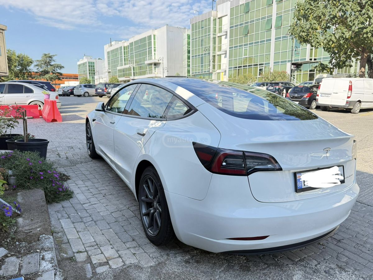 Tesla Model 3 2022 — photo 2