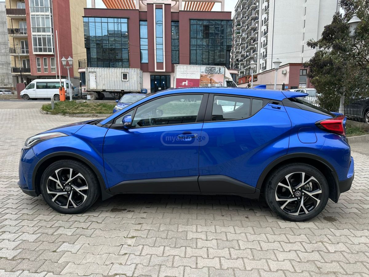 Toyota C-HR 2021 — photo 2
