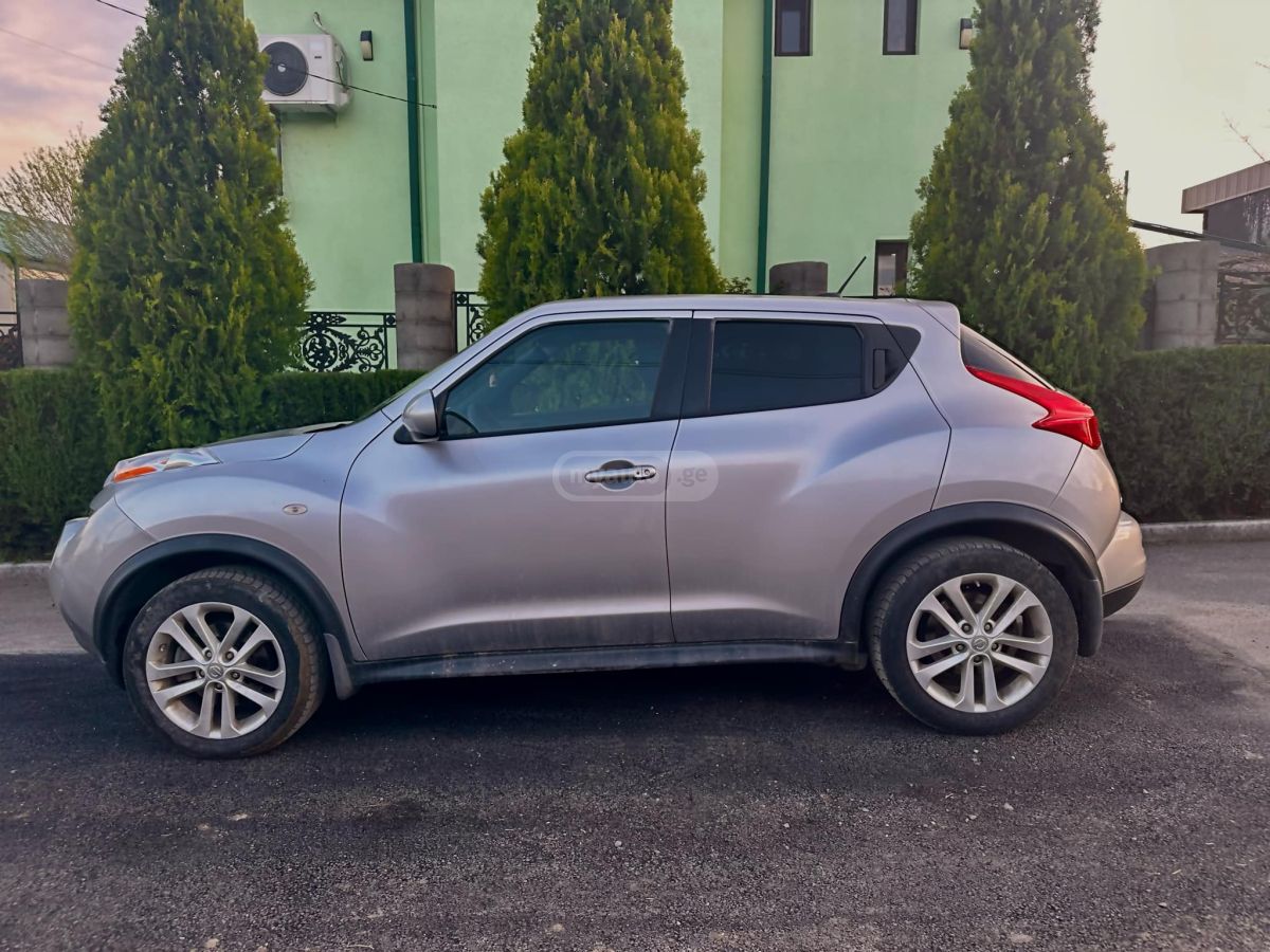 Nissan Juke 2011 — photo 2