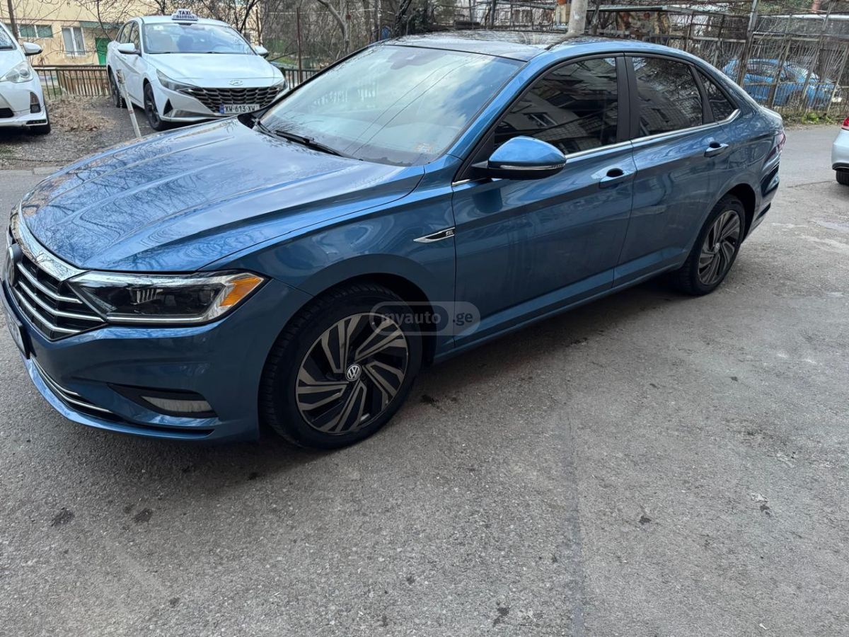 Volkswagen Jetta 2019 — photo 2