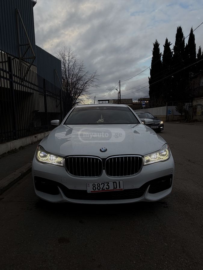 BMW 750 2015 — photo 2