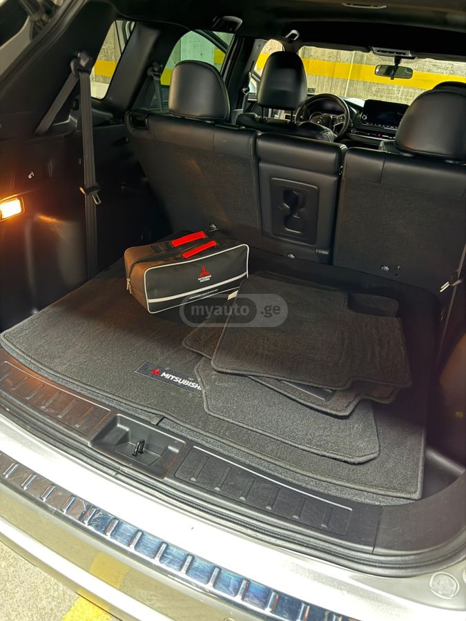 Mitsubishi Outlander 2023 — photo 2