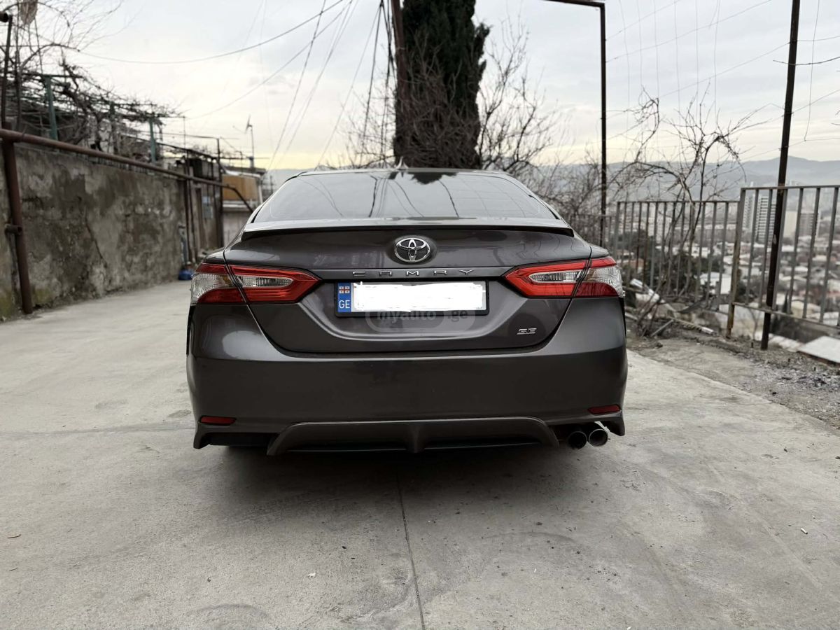 Toyota Camry 2019 — photo 2