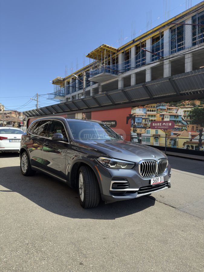 BMW X5 2021 — photo 2