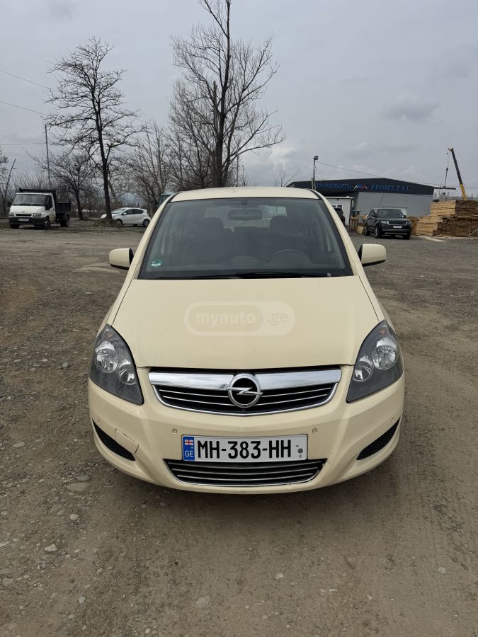 Opel Zafira 2013 — photo 2