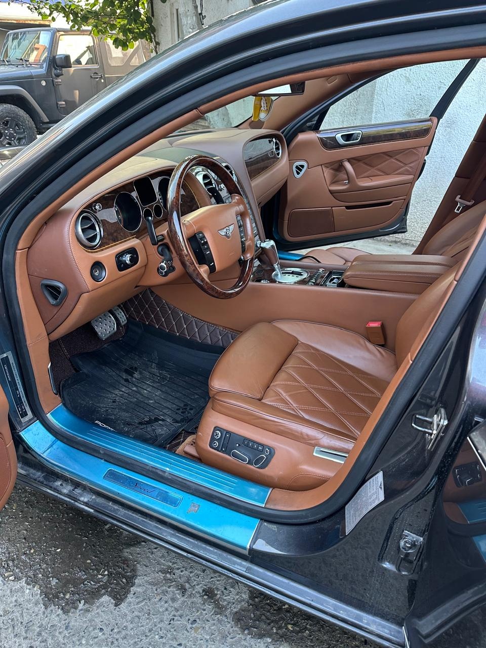Bentley Continental 2011 — photo 2