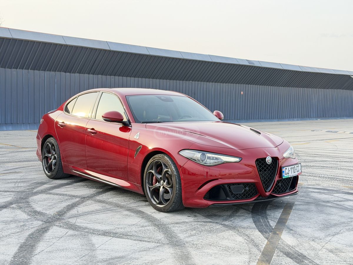 Alfa Romeo Giulia 2021 — photo 2