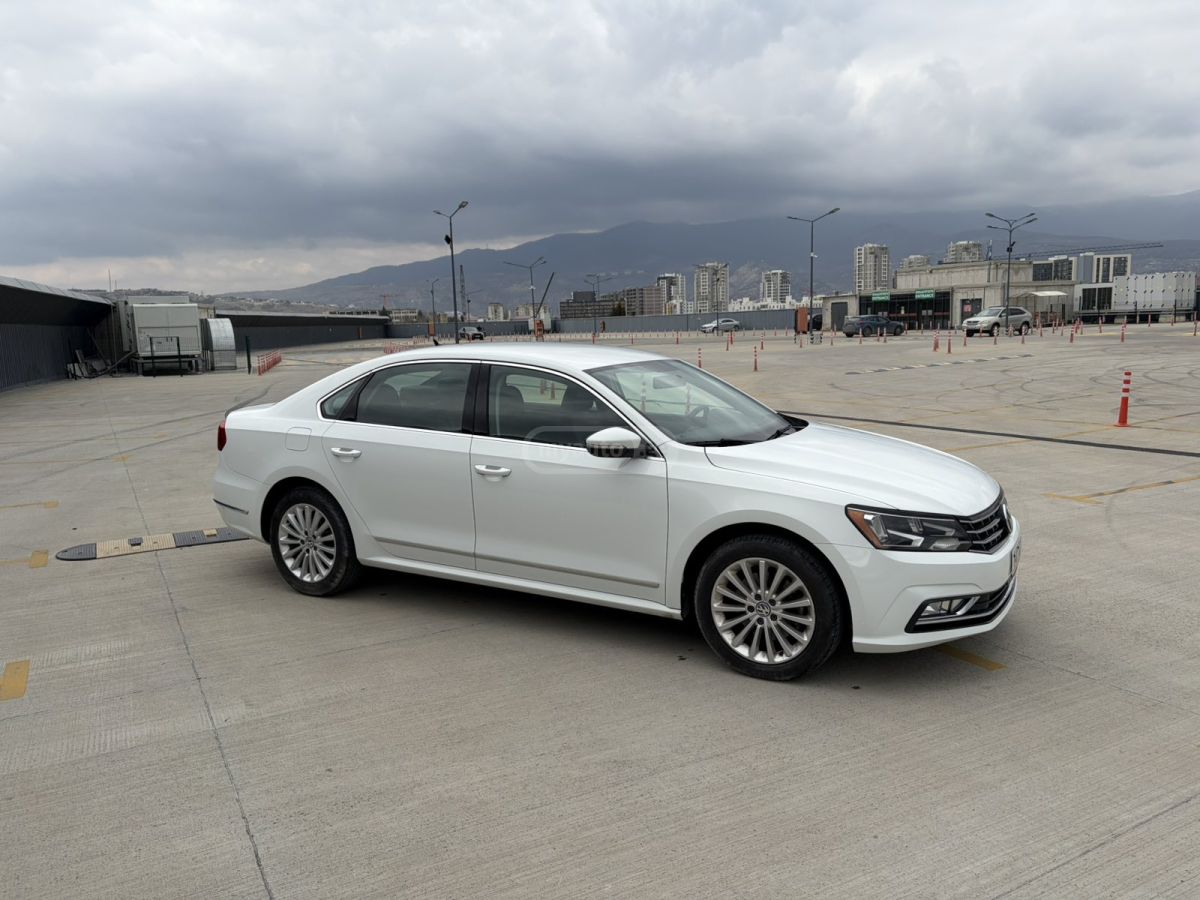 Volkswagen Passat 2016 — photo 2