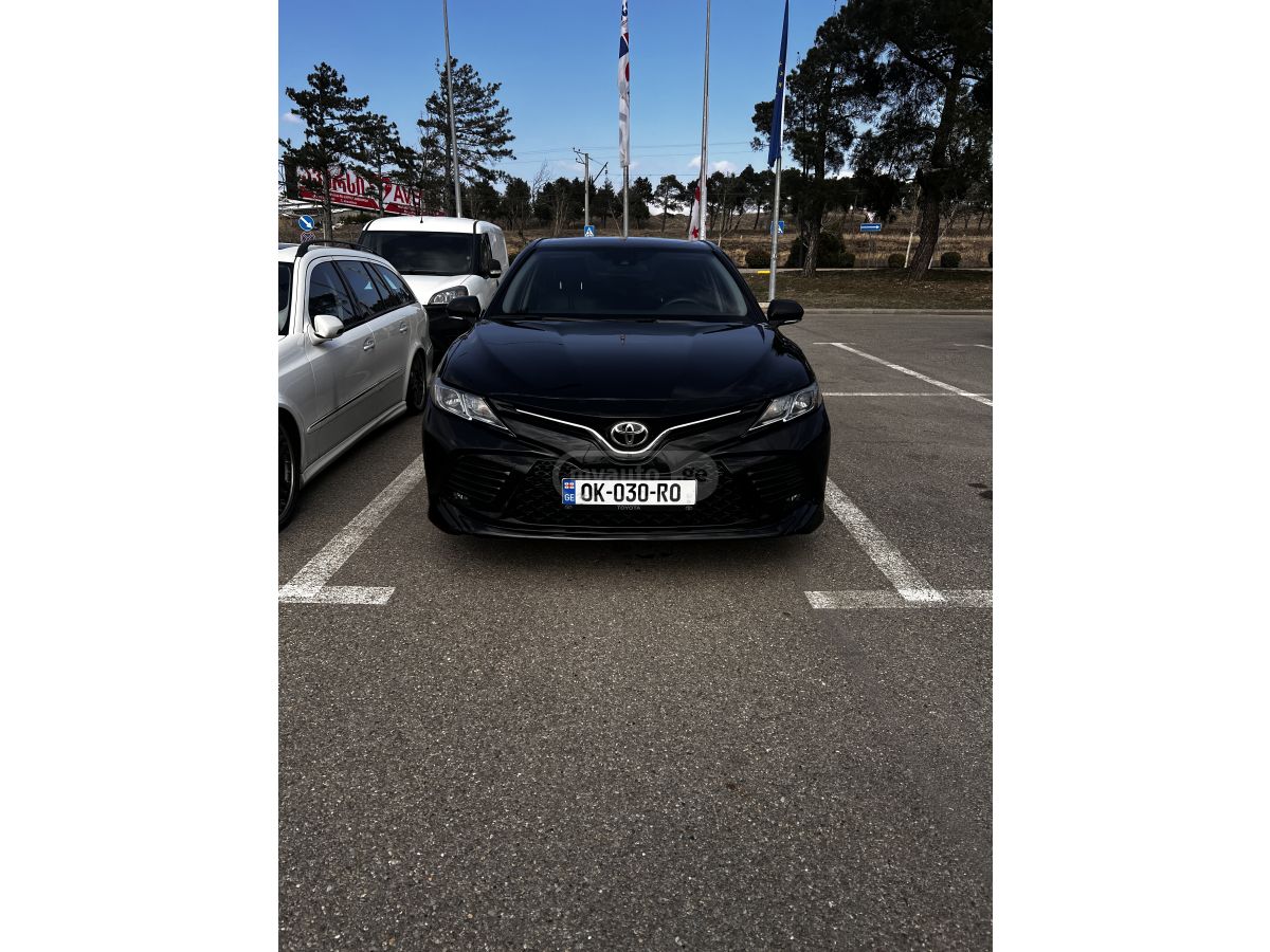 Toyota Camry 2019 — photo 2