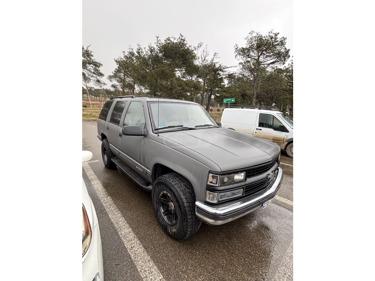Chevrolet Tahoe 1999 — photo 2